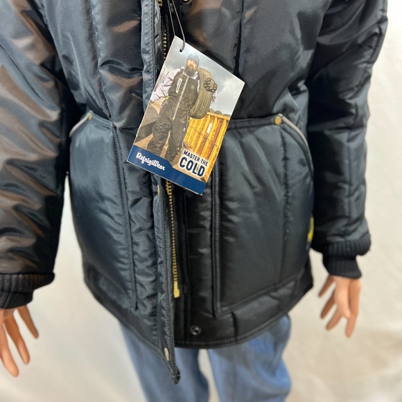 NWT Refrigiwear Women's Black Winter Coat Jacket Size Small Petite - Picture 7 of 7